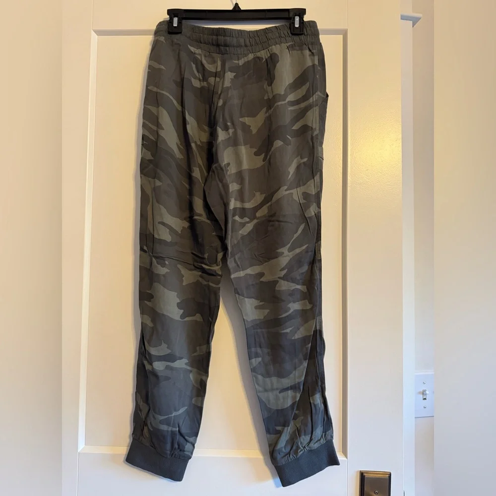 NWT! Splendid Green Camo Jogger Pants - Picture 3 of 5